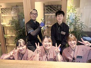 ≪勤務スタート日は自由に選択OK≫
初バイト・飲食未経験の方でも安心！
1～2ヶ月の研修で、少しずつお仕事に慣れていけます◎