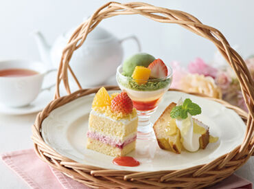 ★働きながら学べる環境
季節限定のパスタやスイーツが人気！
お茶の知識や、おいしい紅茶の淹れ方もマスターできます。