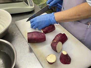 「私にもできるかな…」
「シフトが気になる」など、
質問があればお気軽に
ご連絡くださいね(*＾＾*)