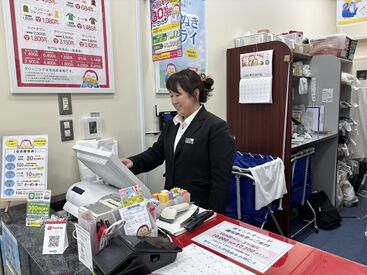 ≪未経験OK!!≫
街のクリーニング屋さん♪
最初はゆっくり覚えていただければ大丈夫です☆
駅近だから働きや��すさバツグン!!