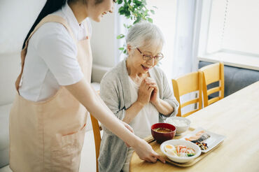 ＼未経験OK★／
洗い場や簡単な盛り付けから始まって
ゆくゆくは揚げる・炒めるなどの調理もお願いします◎
※写真はイメージ