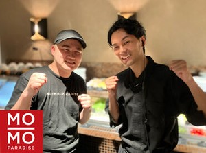 ＼オープニングSTAFF大募集／
初バイト・飲食未経験の方も大歓迎♪
オープンしたばかりの
キレイな店舗で働くチャンス！