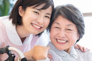 ☆高時給＆高収入が実現☆
どどーんと＼時給1300円／！
はっきり言って、稼げます￥