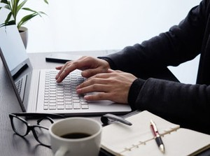 パソコン操作に自信がない方もご安心ください◎
定時退社が基本で、夕方にはお仕事が終わります！