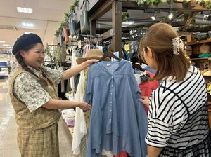 アパレルってちょっとハードル高いな…
そんなイメージは【to blossom】が払拭します♪
一緒にお店を盛り上げてくれる仲間を募集