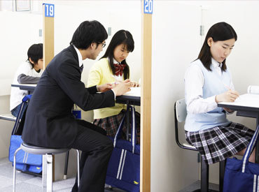 週1日／1コマ～勤務OKだから
プライベートとの両立がしやすい！
学生／フリーター／主婦(夫)の方、
幅広いスタッフが活躍中☆