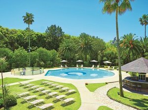≪7～9月だけの短期バイト！≫
夏の間にサクッと稼いじゃおう◎
お友達同士の応募も大・大・大歓迎～！