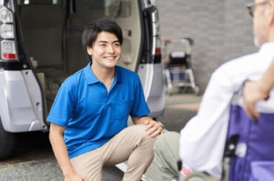 必要なスキルは【運転免許】だけ！
介護の資格は一切不要★
ドライバー経験がない方も歓迎！
※写真はイメージ