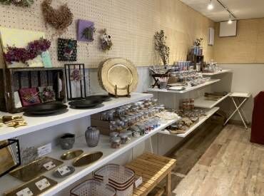 【可愛い輸入雑貨メイン☆】
雑貨店をまわったり、品出し作業など！
土日休みでプライベートも充実可能♪
※画像はイメージです