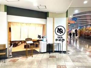 木の温もり溢れる心地よい店内*。
【10～15時】の3時間～OK◎
スキマ時間にサクッと働ける!