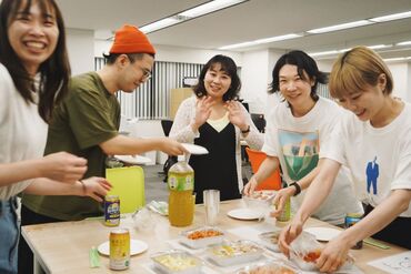 職場は水天宮駅から徒歩6分♪*
駅から近いので
通勤も苦になりません！