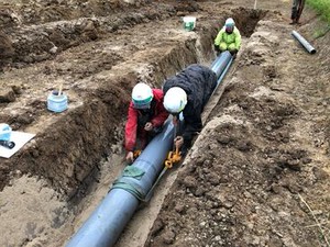 〈チームで助け合いながら〉
みんなで協力して作業することが多く、困っているスタッフがいたらスグに助けてくれる職場です