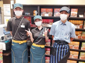 「家から近くて…」そんなきっかけも◎
車・バイク・自転車通勤OK！
無料駐車場も完備♪
遠方からお越しの方も安心です！