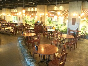 アジアンリゾートな店内は
エキゾチックな雰囲気がいっぱい☆
「こんな空間で働きたい！」と
惚れ込んだスタッフが多いんです！