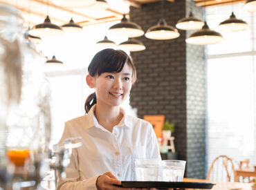 ポチっとボタンを押すだけのコーヒー作りや、タッチパネル式でのレジなど…特別なスキルは必要なし♪
※写真はイメージ