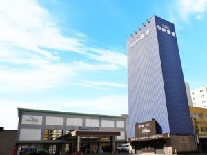 ◎駅チカで通勤しやすい！
勤務地は、どちらも駅から徒歩5分圏内の好立地♪
駐車場完備なので、車通勤もOKです！