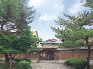 八千代はお寺の参道にあり
周囲も史跡や桜並木が点在する
落ち着いたエリア☆

館内も広々としているので
働きやすいです♪