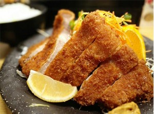 ■まかない"半額"■
絶品とんかつがオトクに食べられる♪
働いておなかも満たされるおいしいバイト！
※画像はイメージ