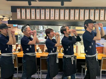 スタッフ同士、一緒にご飯を食べるのも楽しい時間★
「このメニュー美味しいからお客様に勧めよ～」なんて新しい発見も！