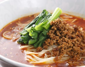 ＜ピリリと辛い担担麵♪＞
四川料理が好きな人には
たまらない"絶品"まかない
も付いてきますよ◎