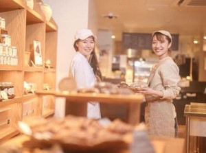 ＼10月～6月までの期間限定／
オシャレベーカリーが催事店舗を出店♪
大好きでいい匂いのパンに囲まれながら勤務しませんか？