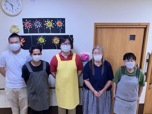 ≪シフト柔軟！学業や家庭との両立！≫
授業や実習でシフトに入れないときも大丈夫◎

優しいスタッフたちがお待ちしてます♪