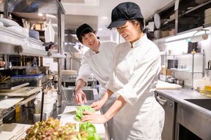 キッチンのお仕事が初めてでも大丈夫◎
充実した研修あり！テキストや動画でいつでも復習できるから安心です♪