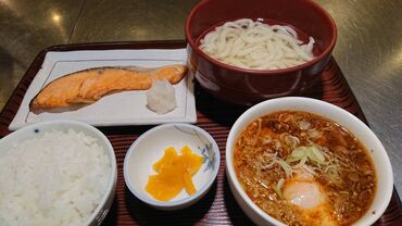 まかないは毎回食べても無料★
お店にあるメニュー組み合わせOK！
まかないの時間もお給料発生～＊
※やえすのまかな�い一部