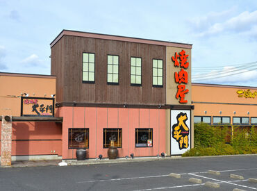 創業40周年！！
地域に愛される焼肉店で働こう♪
飲食バイトの特典！まかないは肉だけじゃない！
従業員割引あり♪