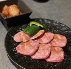 「包丁を持ったことがない」「飲食店で働いたことがない」全く気にしなくてOK★
ほとんどの先輩も未経験からスタートしました◎