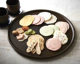 ﾟ*｡☆ NEWスタッフ募集 ☆。*ﾟ
20代～50代女性STAFF活躍中◎
幅広い年代が活躍中！
制服支給あり♪