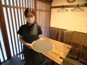 学生さん活躍中!!
一目で店内が見渡せる広さなのでバタバタ店内を駆け回る必要もありません★
バイトデビューの方にもGOOD！