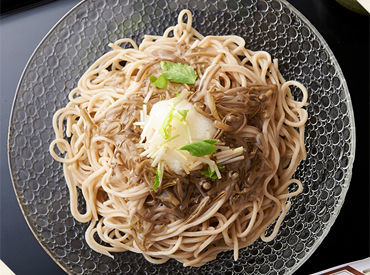 定番のお蕎麦から季節のお蕎麦まで…
様々なメニューを取り扱う当店＊
⇒無料のまかないで美味しくいただく機会も◎