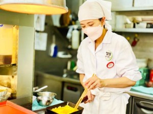 フードコート内の温かい雰囲気の定食屋◎
お客様の席まで行ったり…がないので
身体への負担少なめ＆覚えてしまえばスムーズ！