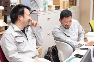 本社は海が近いのどかな良い立地にあります。 地域を大事にする会社として、様々な地域行事にも力を入れております。