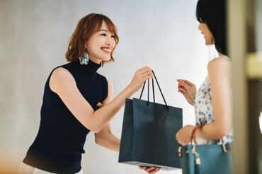 《憧れのブランドに囲まれて働きませんか?》
お洋服や雑貨などが好きな方大歓迎！
▼WEB登録OK
▼おしゃれな制服のブランドも♪