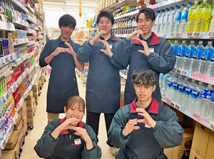 ＼接客ニガテでもOK／まずは【品出し】から
お買得品みっけ♪と楽しくお仕事できます◎
マスク・消毒etc.感染症対策もばっちり!!