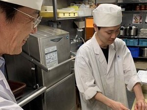 学生さん、主婦(夫)さん、フリーターさん
男女問わず様々な年齢層のスタッフが
活躍してくれています◎