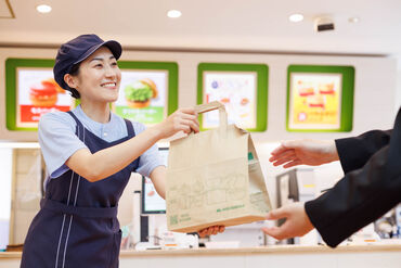 気さくで優しいセンパイSTAFFが待ってます♪働きやすさ抜群のモスバーガーでお仕事しませんか？