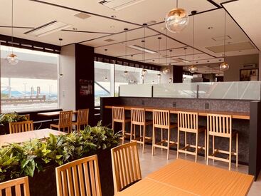 2024年にリニューアルしたばかりのキレイなお店♪
まかない無料＆食事補助あり
サクッと稼げて節約もできちゃう！