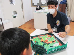 小学校に併設の学童で働きませんか♪
子どもたちの楽しい遊びをサポート！
まずは職場見学だけでもOK◎