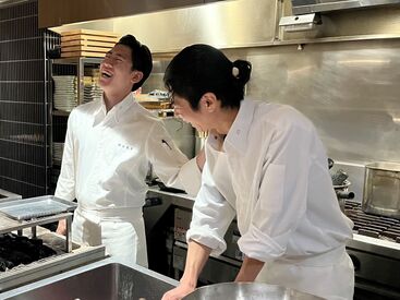キッチンとの連携もバッチリ！コミュニケーションをも大切な職場です◎