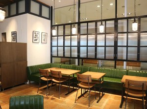「カフェ・レストランで働いてみたい」
「ファッションや雑貨が好き」
「人と話すことが好き」
そんな方にぴったりのお仕事★