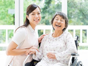 《特養で介護スキルUPを目指そう♪》
利用者さんと長期的に関係構築！
福利厚生も充実していて働きやすい◎
