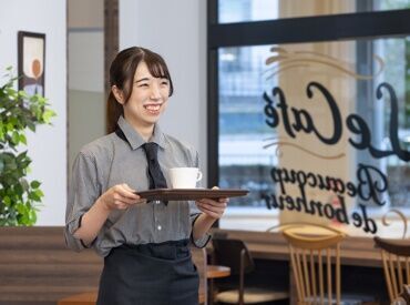 調理が未経験でも問題なし！
簡単な盛り付けやドリンク作りなど♪
バイトデビューさんも大歓迎★