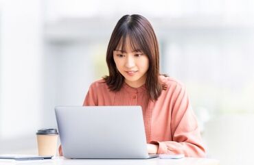 ▼スピード対応で採用中▼
お家にいながら【オンライン面接】OK
ご自宅近くのCaféで【出張面接】OK
※履歴書の準備も必要なし！