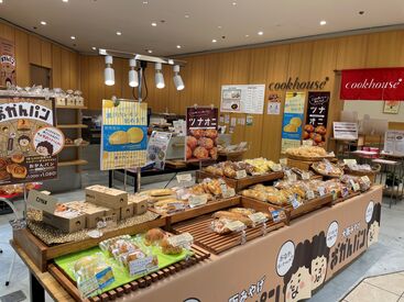 たくさんの種類のパンに囲まれて働きませんか？
スタッフ割引でお得に購入可能☆