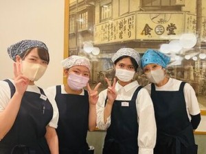 店長やスタッフは優しい人ばかり♪
スグに馴染めます◎
学生さん～主婦さんまで色々な方が活躍中★
友達との応募も大歓迎！