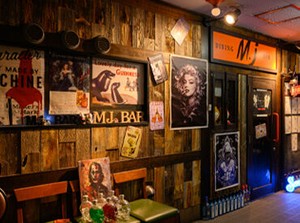 【当店について】
M.J BARは、勝どきで18年以上営業を続けているBARです。深夜から朝方近くまで営業しています。