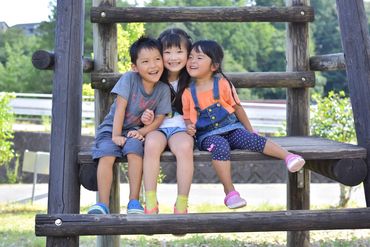 こども遊牧場では広い芝生に沿って桜のが咲きます♪
※写真イメージ